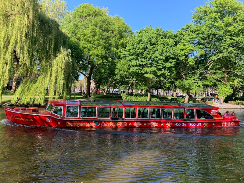 Cruise along the canals